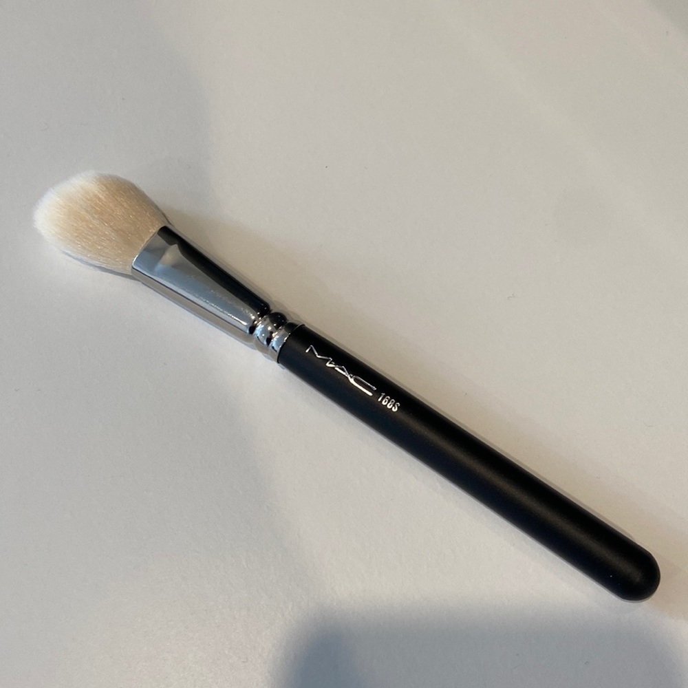 MAC cosmetics brush 168S